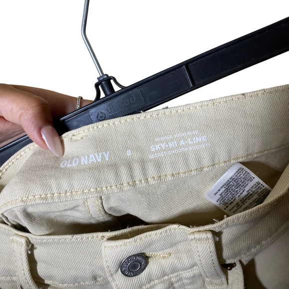 Old Navy Higher High-Waisted Button-Fly Sky-Hi A-Line Cut-Off Jean Shorts sz 8 - Picture 3 of 4